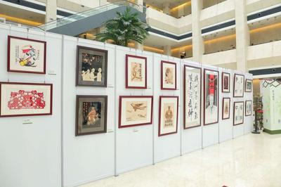 深圳博物館展出非遺傳承人抗疫主題作品，剪紙、麥金畫、面塑、微雕等藝術形式致敬時代精神